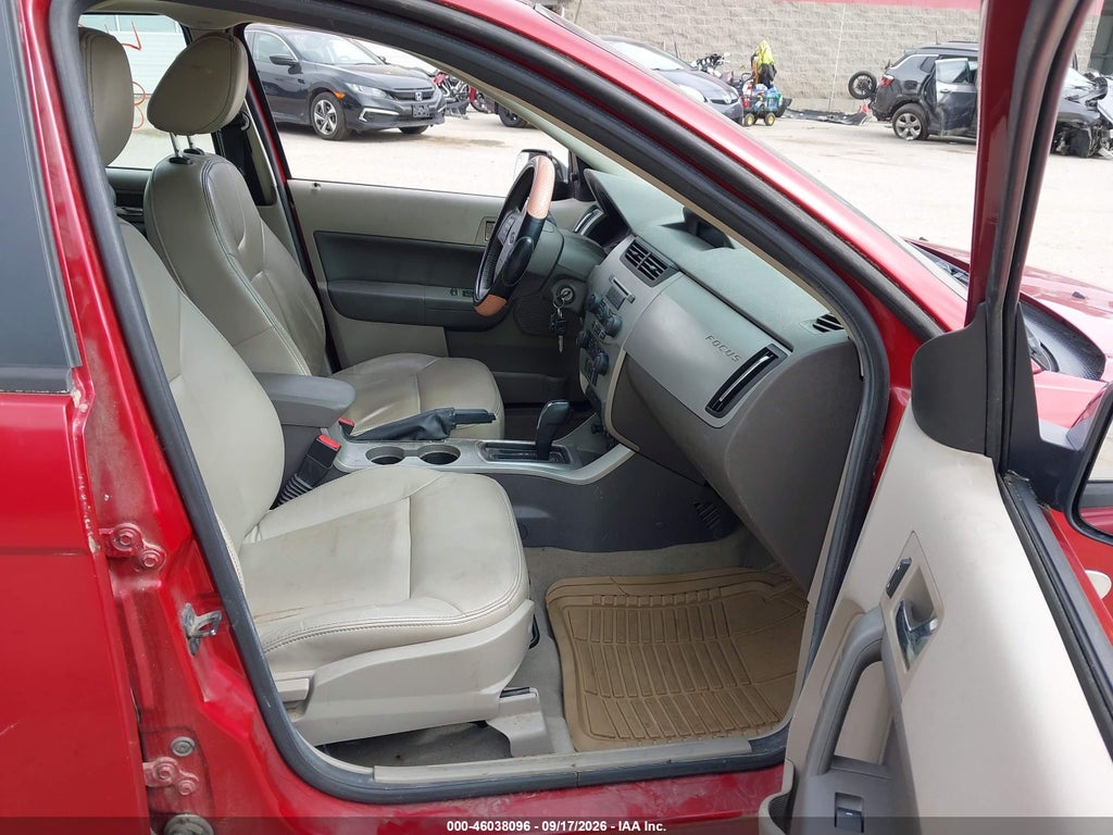 2009 Ford Focus SEL photo 5