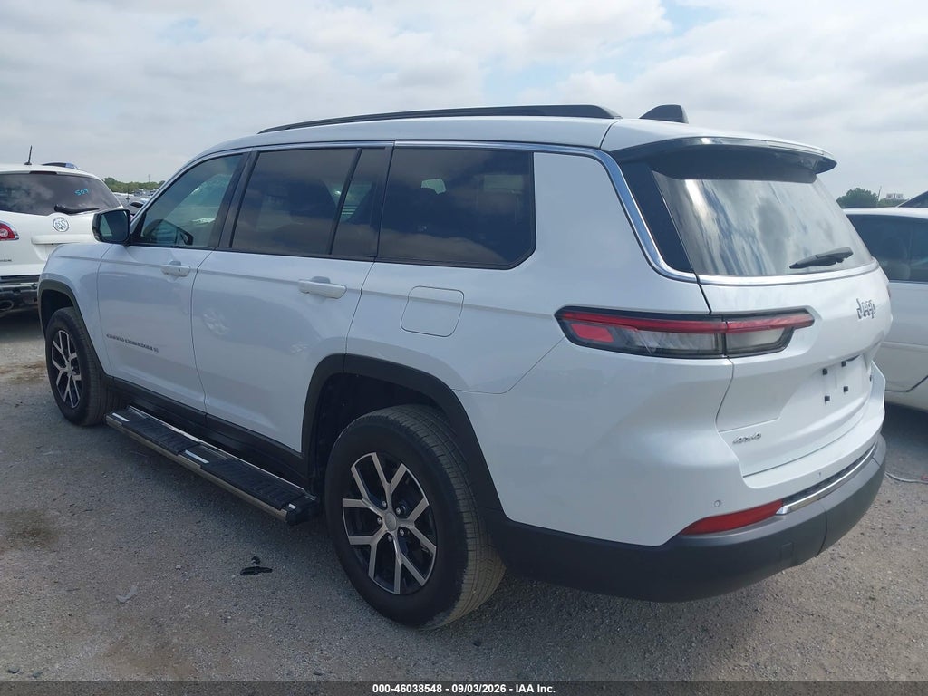 2024 Jeep Grand Cherokee L Limited 4X4 photo 3