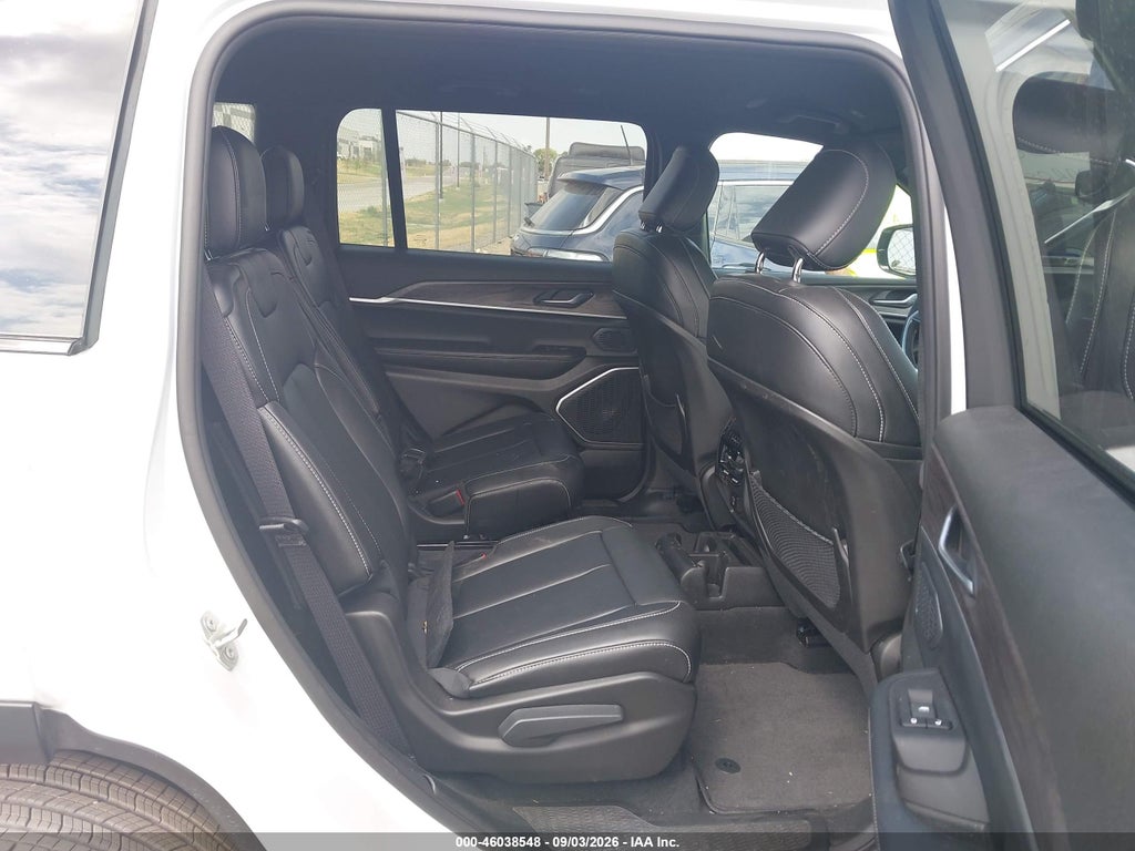 2024 Jeep Grand Cherokee L Limited 4X4 photo 8