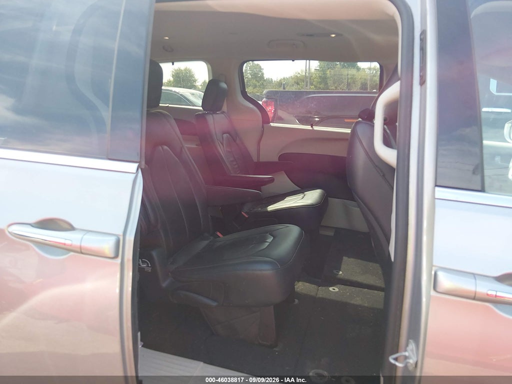 2017 Chrysler Pacifica Touring-L photo 8