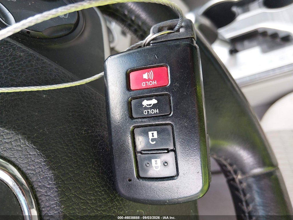 2012 Toyota Camry Hybrid XLE photo 11