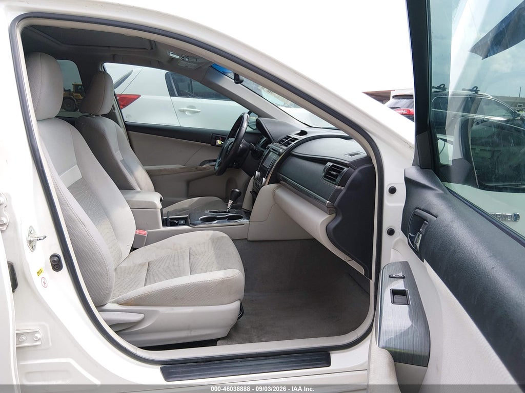 2012 Toyota Camry Hybrid XLE photo 5