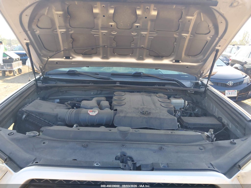 2011 Toyota 4RUNNER SR5 V6 photo 10