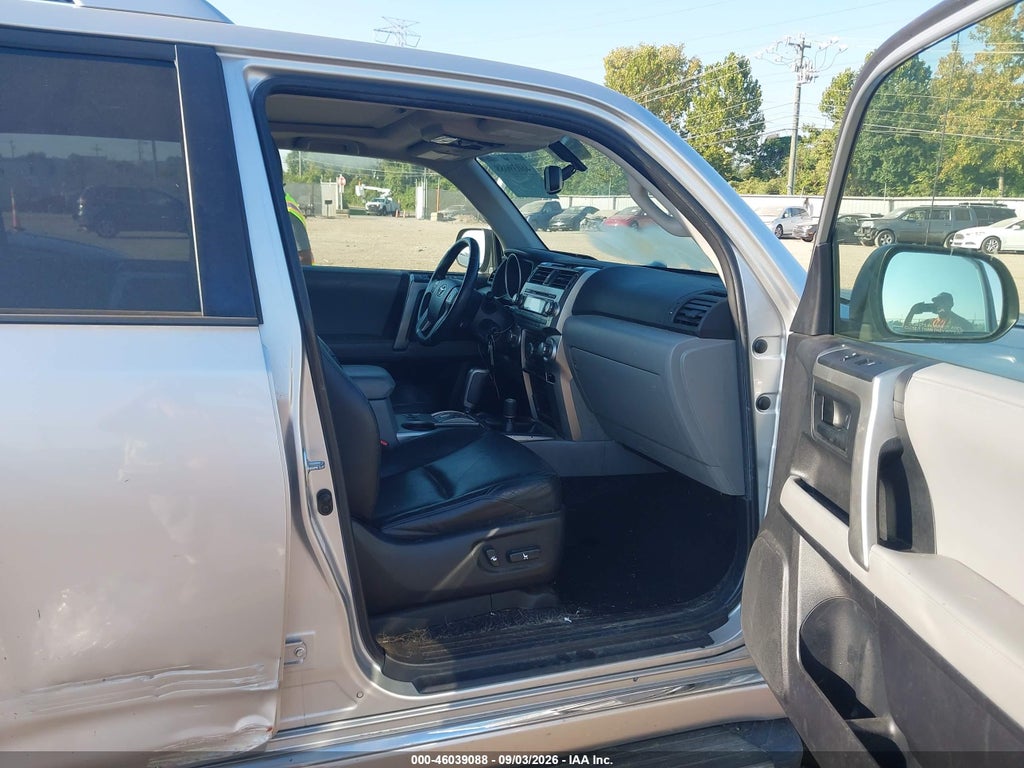 2011 Toyota 4RUNNER SR5 V6 photo 5