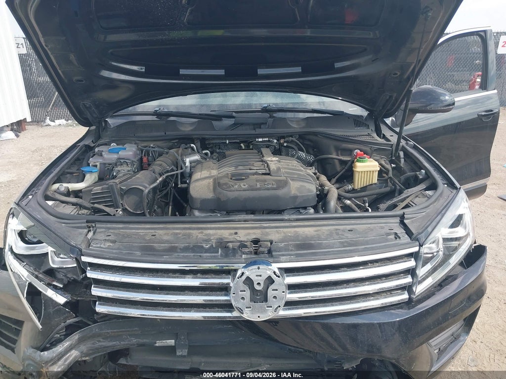 2017 Volkswagen Touareg V6 Wolfsburg Edition photo 10