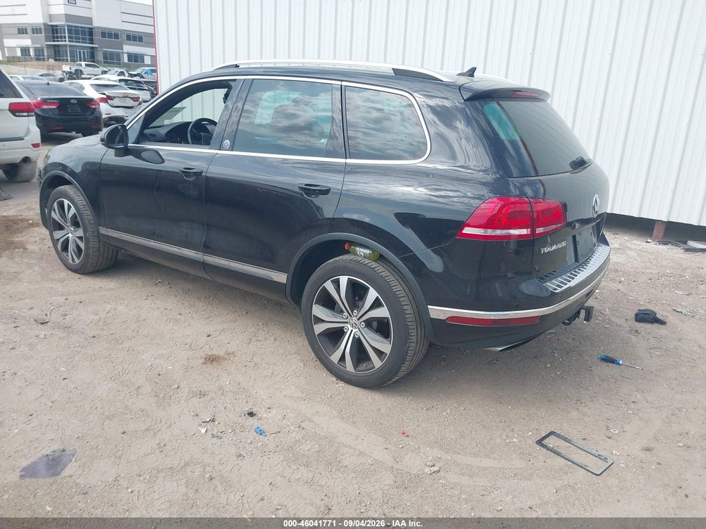 2017 Volkswagen Touareg V6 Wolfsburg Edition photo 3