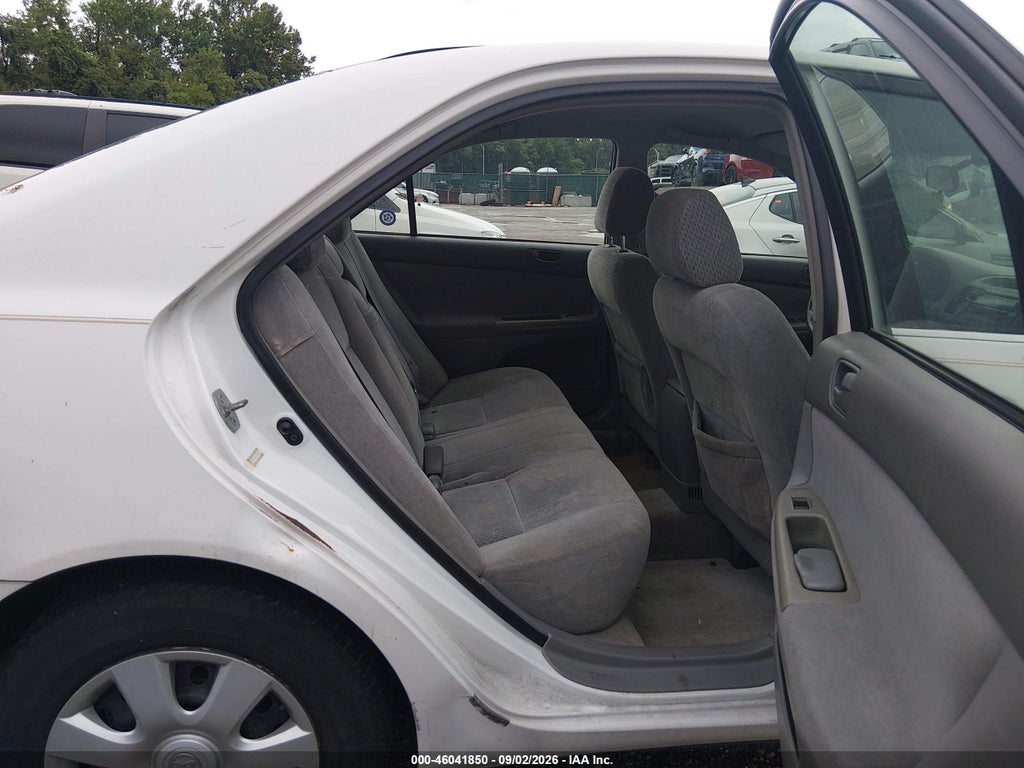 2004 Toyota Camry LE photo 8