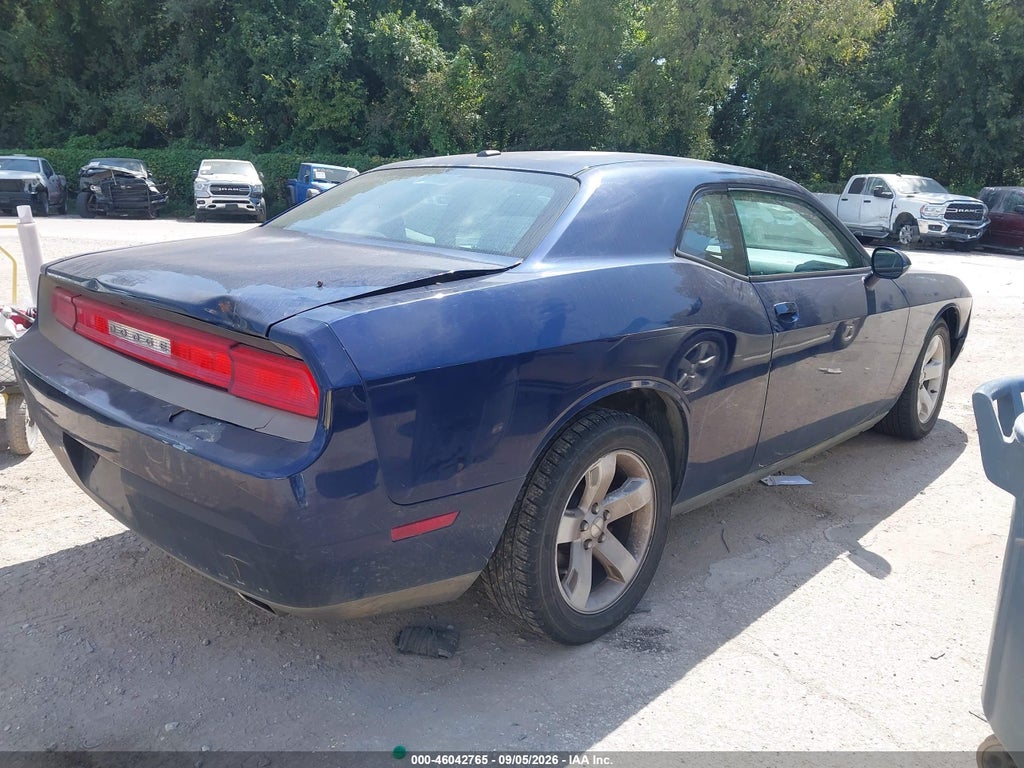 2013 Dodge Challenger SXT photo 4
