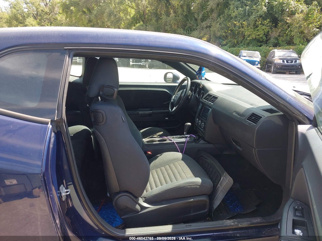 2013 Dodge Challenger SXT photo 5