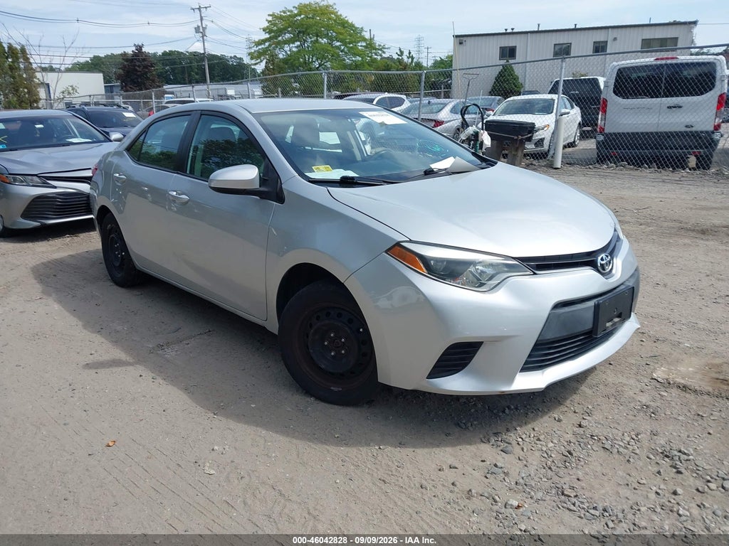 2015 Toyota Corolla LE photo 1