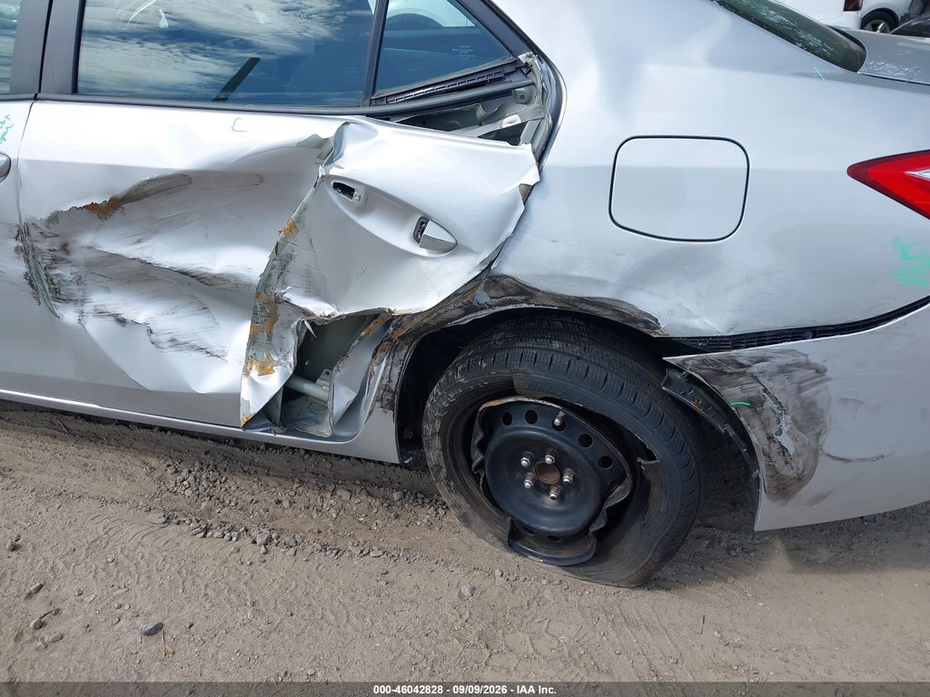 2015 Toyota Corolla LE photo 6