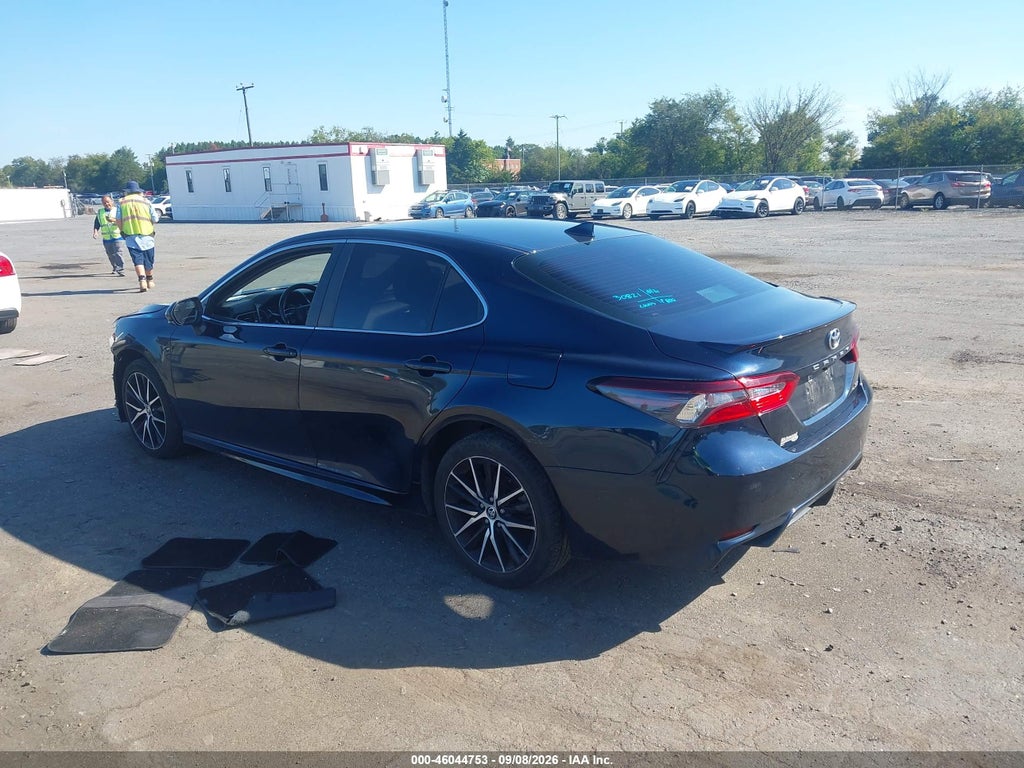 2021 Toyota Camry SE photo 3