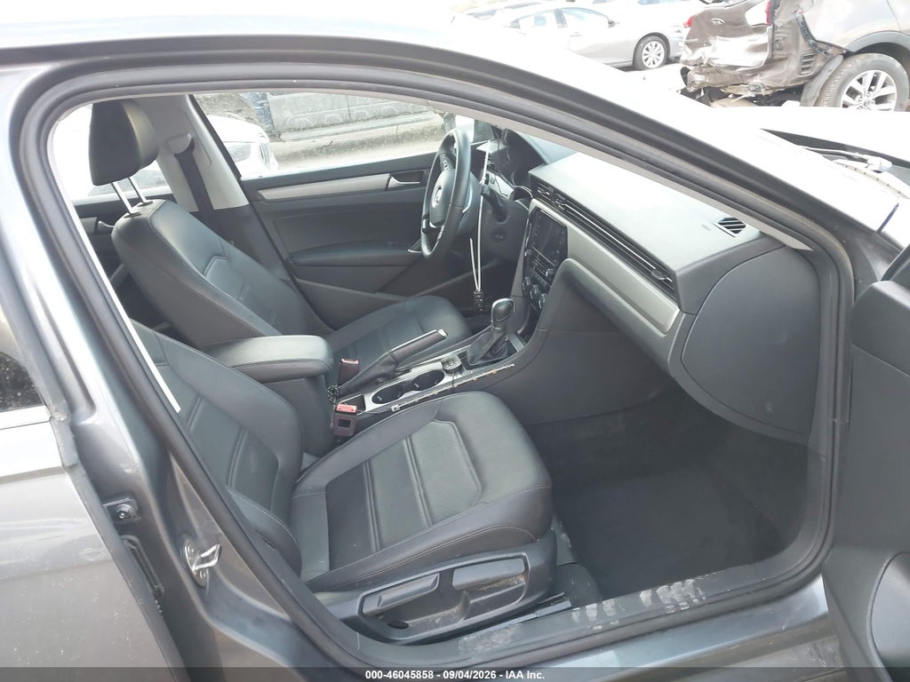 2021 Volkswagen Passat 2.0T SE photo 5