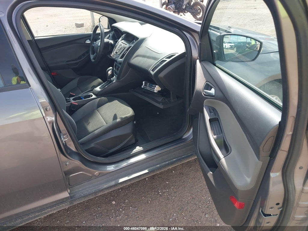 2014 Ford Focus SE photo 5