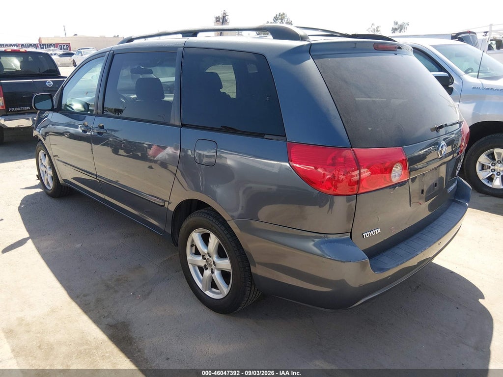 2008 Toyota Sienna LE photo 3
