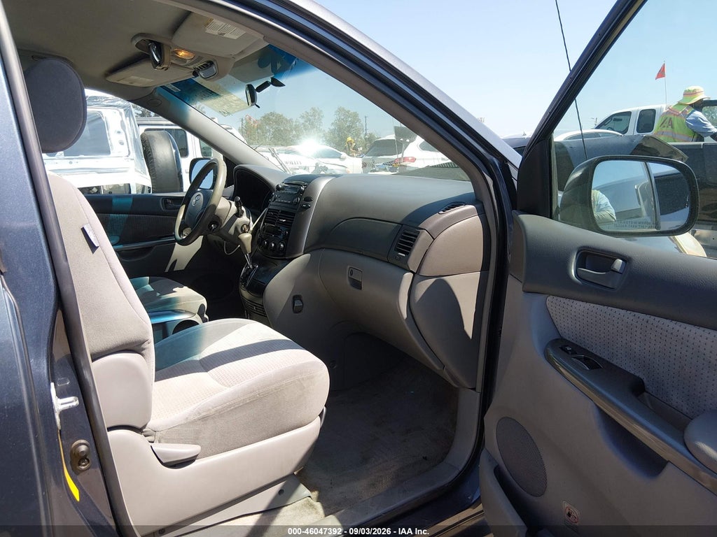 2008 Toyota Sienna LE photo 5