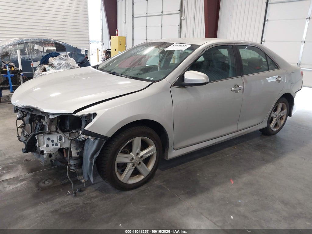 2013 Toyota Camry SE photo 2