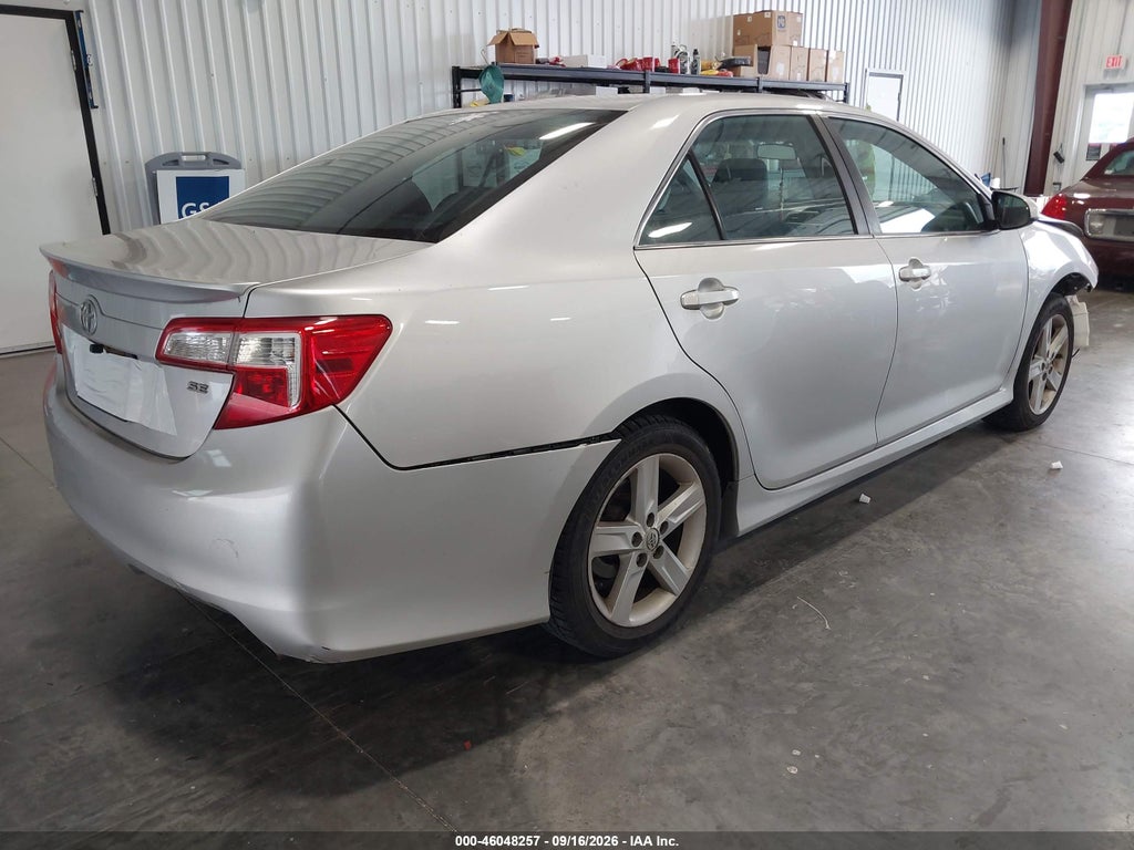 2013 Toyota Camry SE photo 4