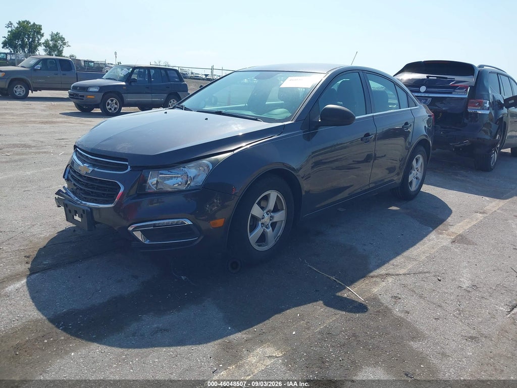 2015 Chevrolet Cruze 1LT Auto photo 2