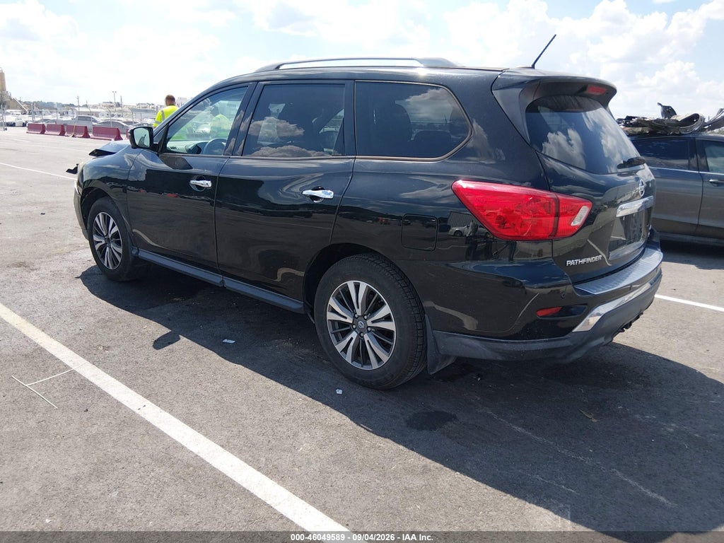 2017 Nissan Pathfinder SL photo 3