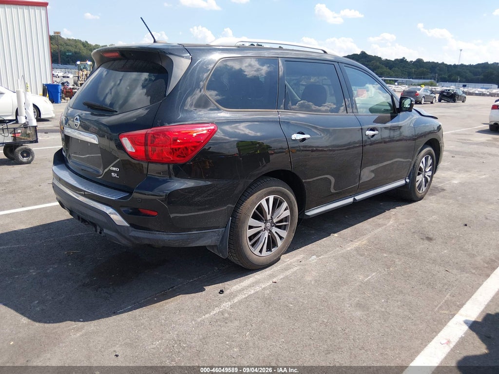 2017 Nissan Pathfinder SL photo 4