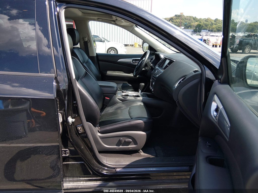 2017 Nissan Pathfinder SL photo 5