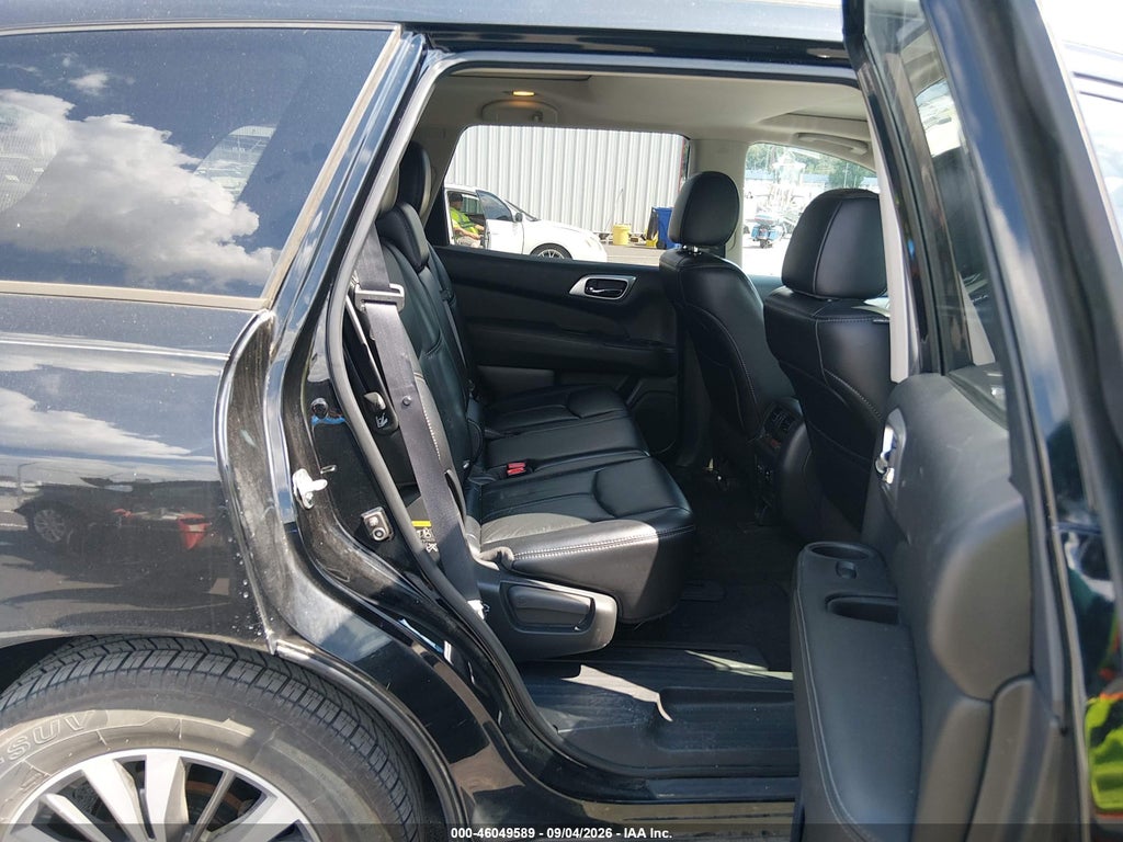 2017 Nissan Pathfinder SL photo 8