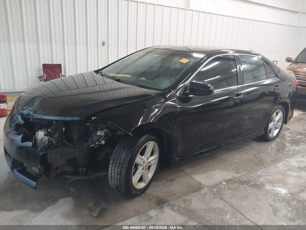 2012 Toyota Camry SE photo 2