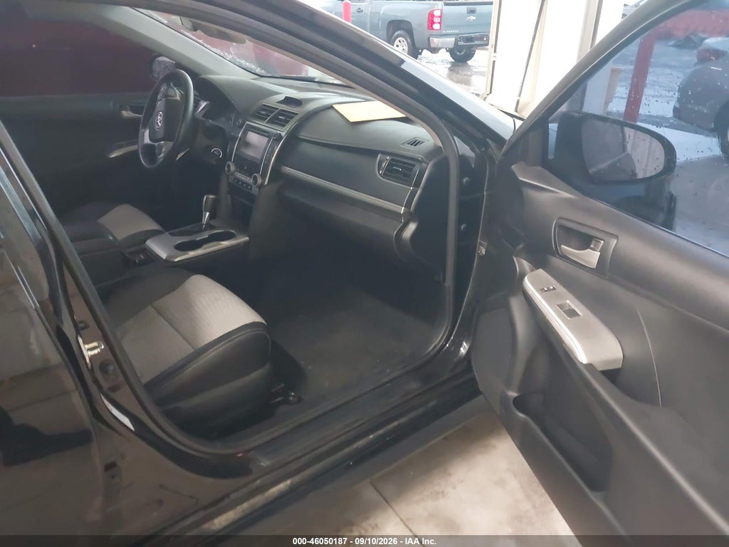 2012 Toyota Camry SE photo 5