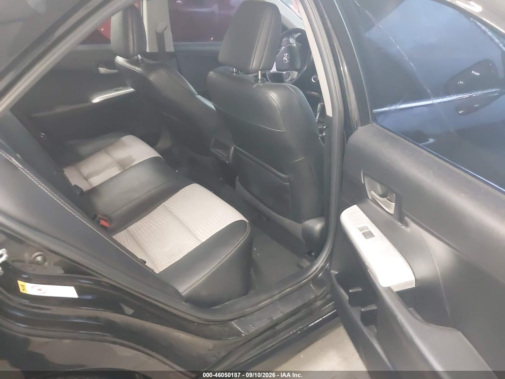 2012 Toyota Camry SE photo 8