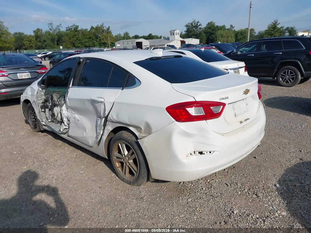 2017 Chevrolet Cruze LT Auto photo 3