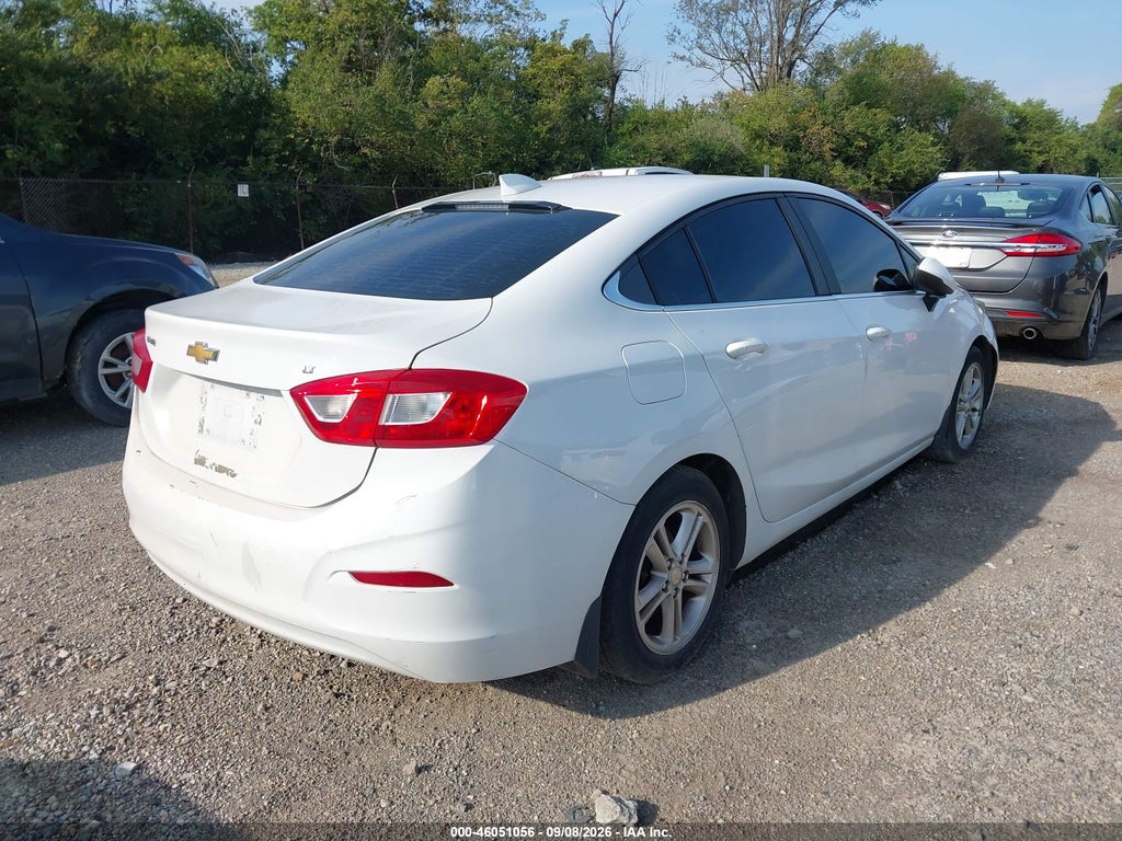 2017 Chevrolet Cruze LT Auto photo 4