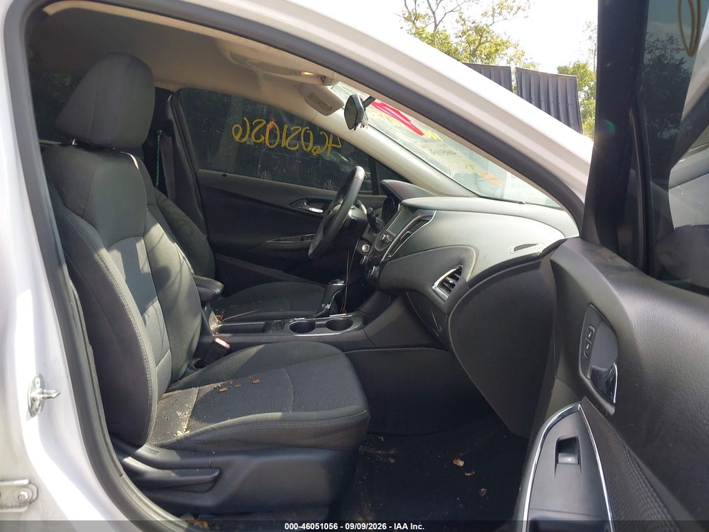 2017 Chevrolet Cruze LT Auto photo 5