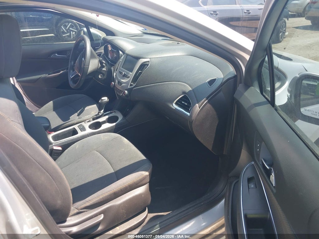 2018 Chevrolet Cruze LS Auto photo 5