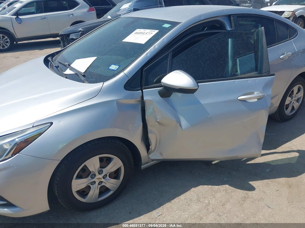 2018 Chevrolet Cruze LS Auto photo 6
