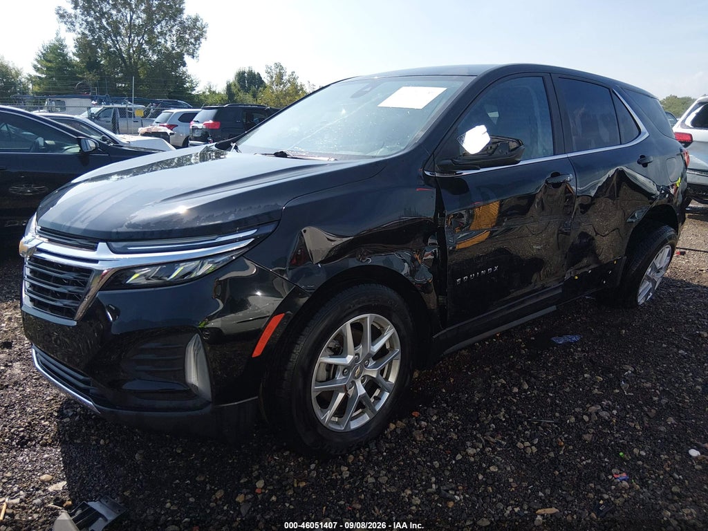 2022 Chevrolet Equinox FWD LT photo 2