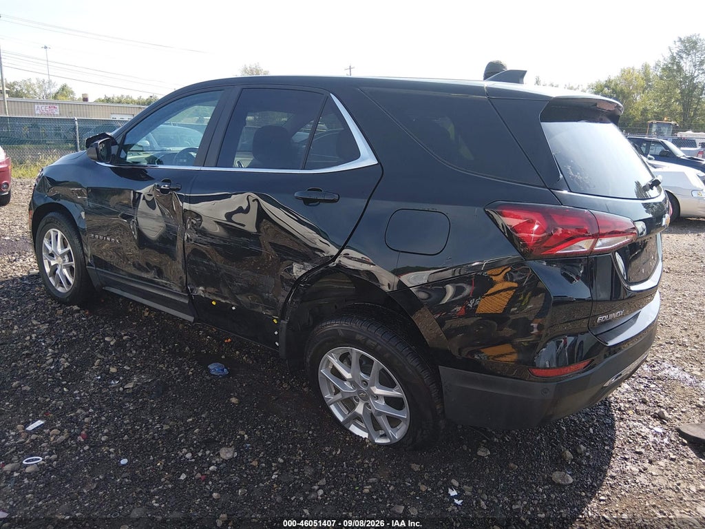 2022 Chevrolet Equinox FWD LT photo 3