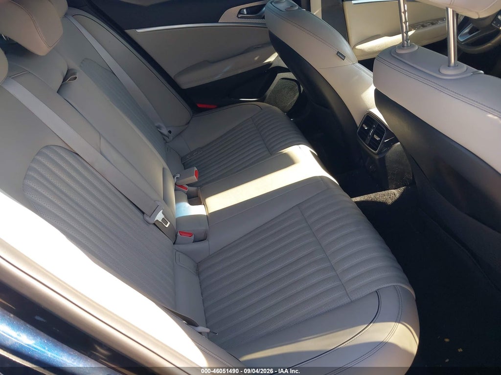 2022 Genesis G70 3.3T RWD photo 8