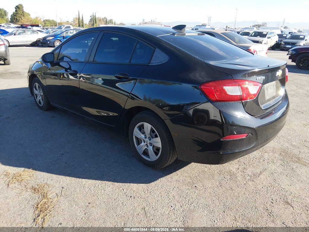 2018 Chevrolet Cruze LS Auto photo 3