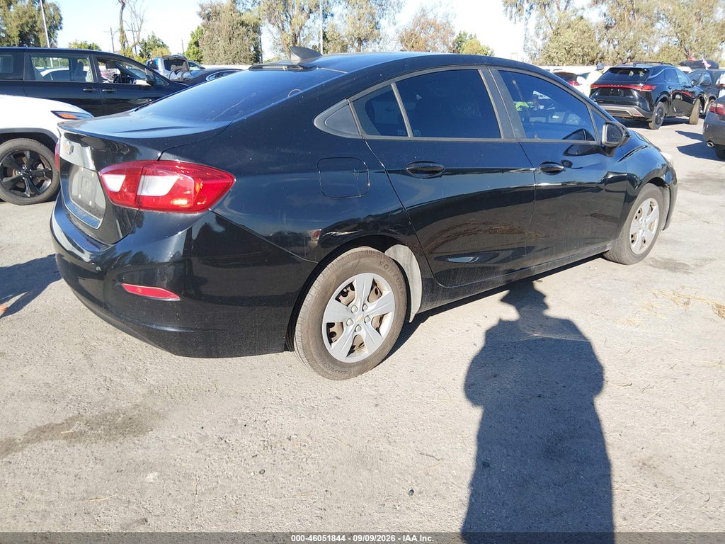 2018 Chevrolet Cruze LS Auto photo 4