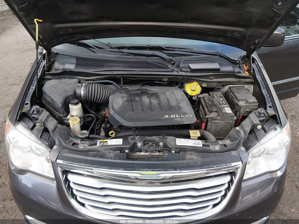 2015 Chrysler Town & Country Touring photo 10