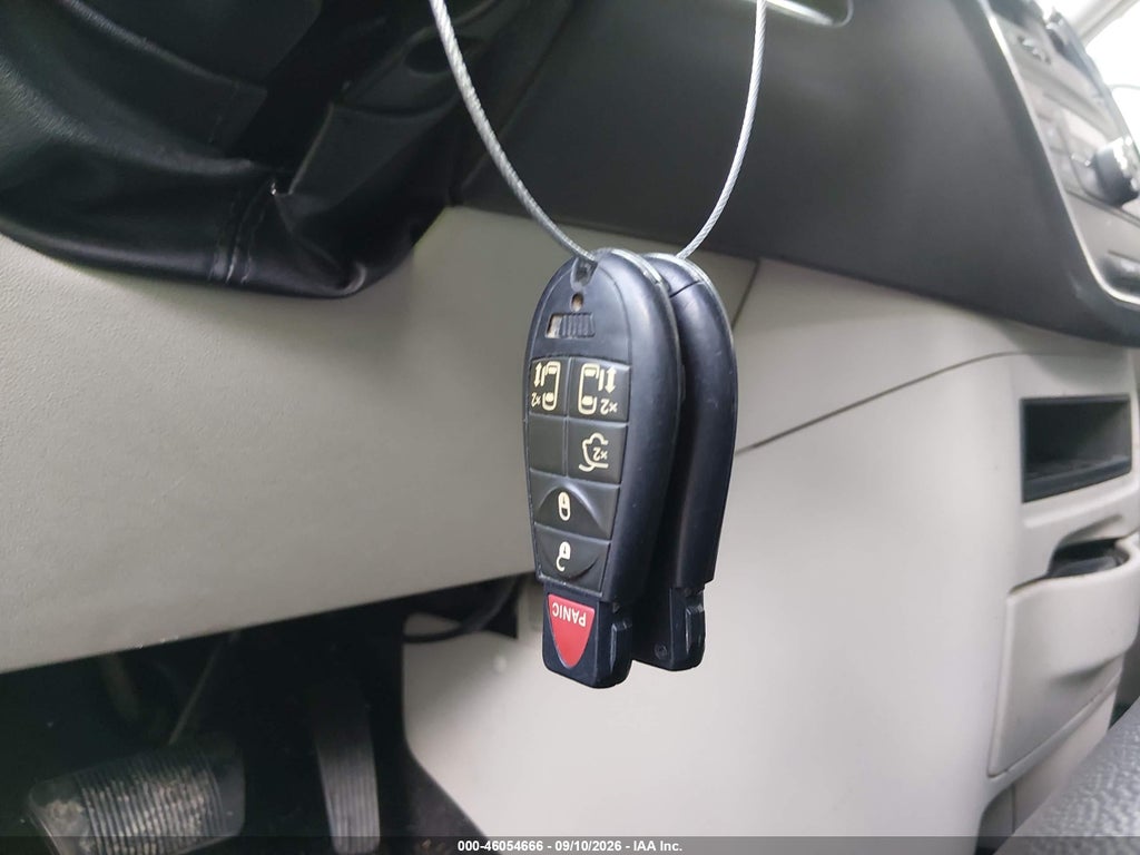 2015 Chrysler Town & Country Touring photo 11