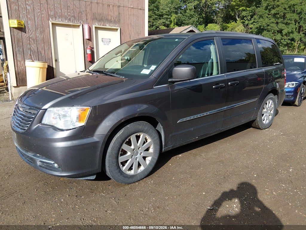 2015 Chrysler Town & Country Touring photo 2
