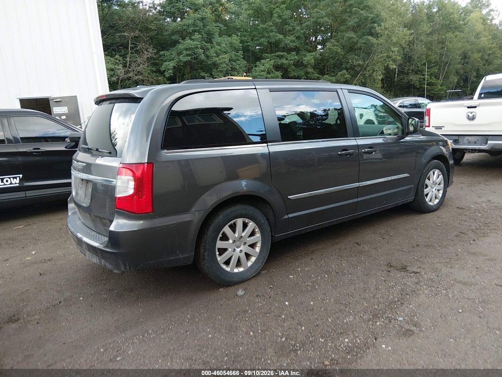 2015 Chrysler Town & Country Touring photo 4