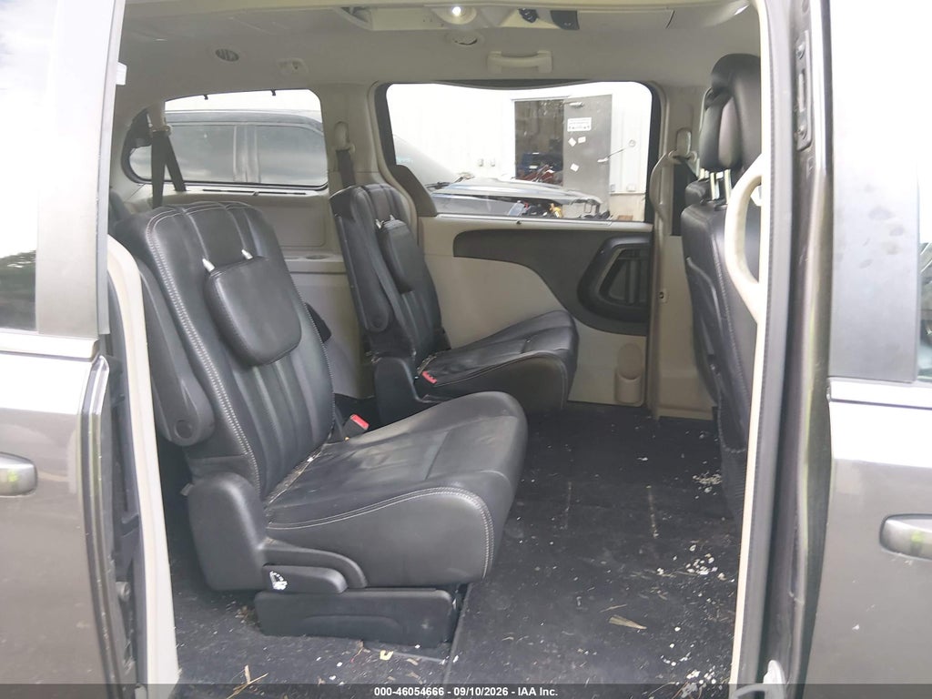 2015 Chrysler Town & Country Touring photo 8