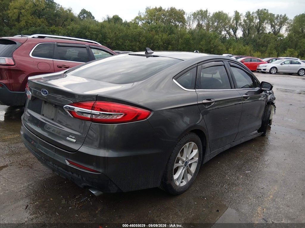 2019 Ford Fusion SE photo 4