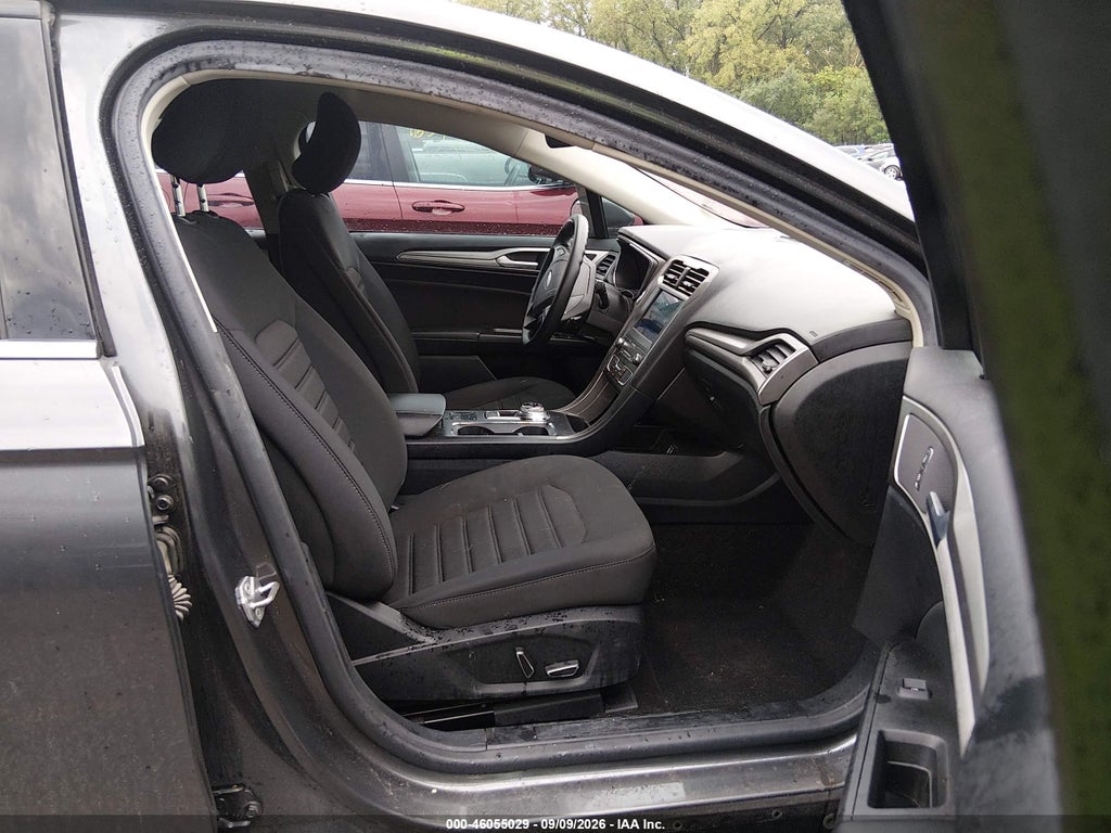 2019 Ford Fusion SE photo 5