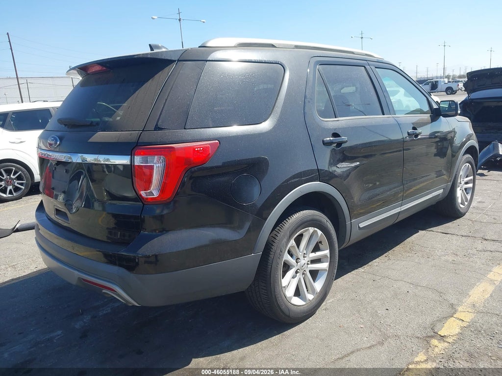 2017 Ford Explorer XLT photo 4