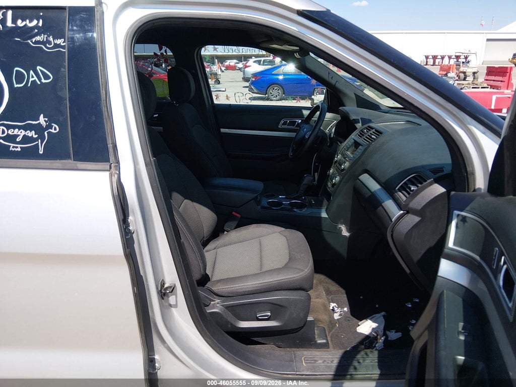 2017 Ford Explorer XLT photo 5