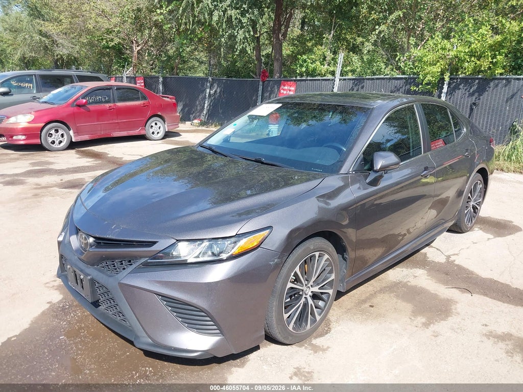 2019 Toyota Camry SE photo 2